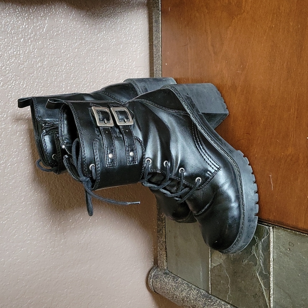 Mudd combat boots size 6